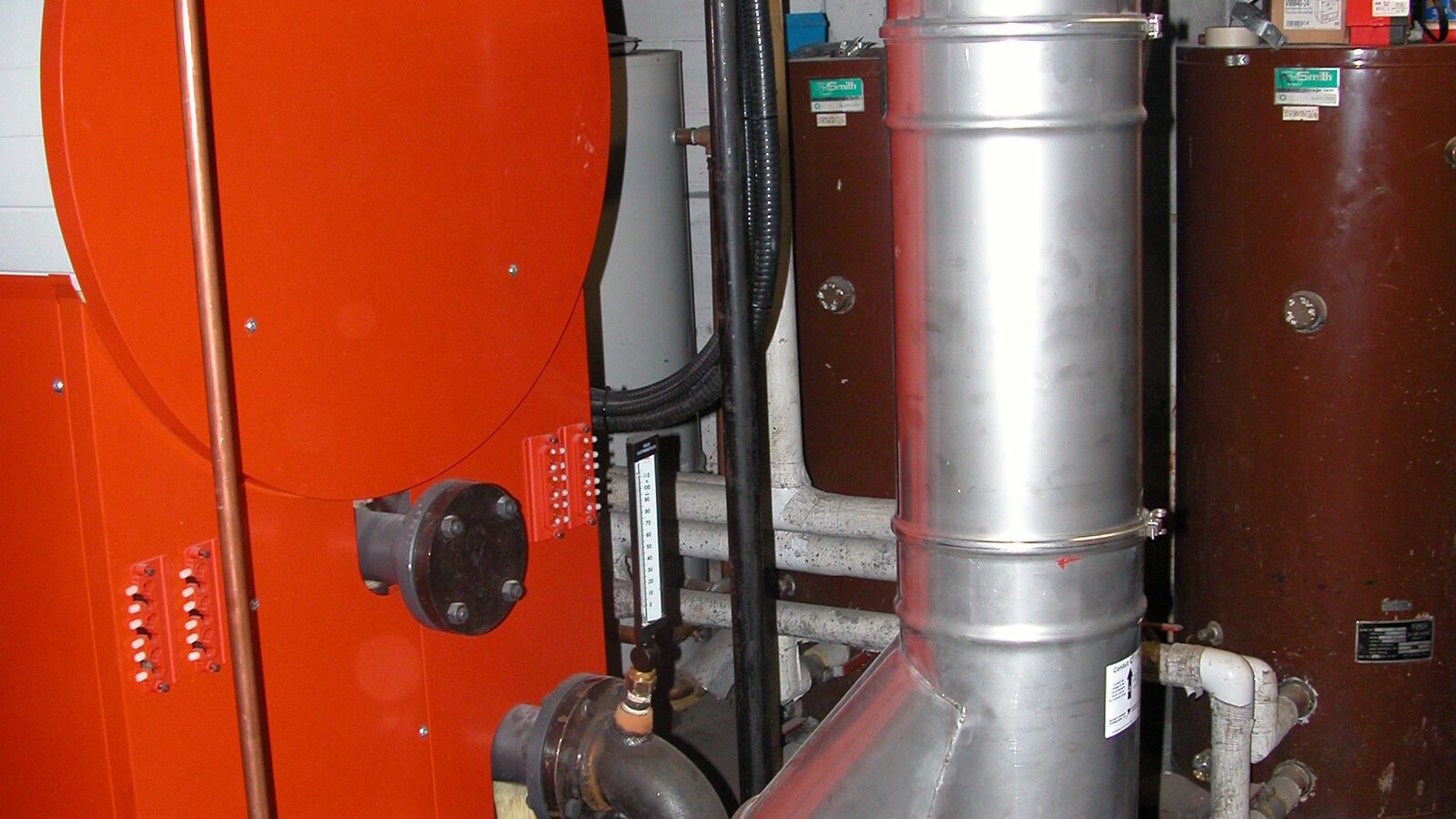 Wall-mounted condensing gas boiler