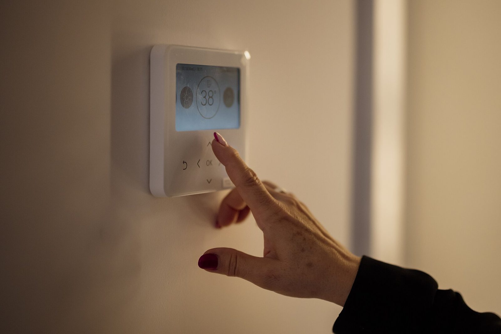 Illustrative photo for the heat & energy guide “How to Install a Smart Thermostat (Step-by-Step) [2026]”