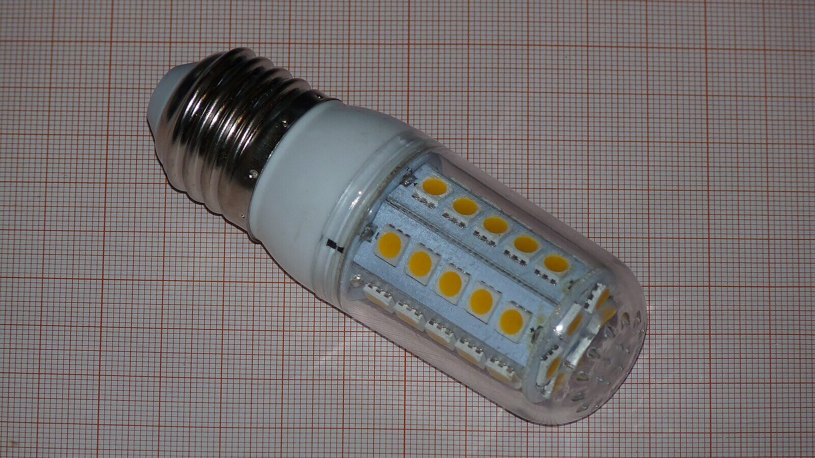 LED light bulb with an E27 screw fitting