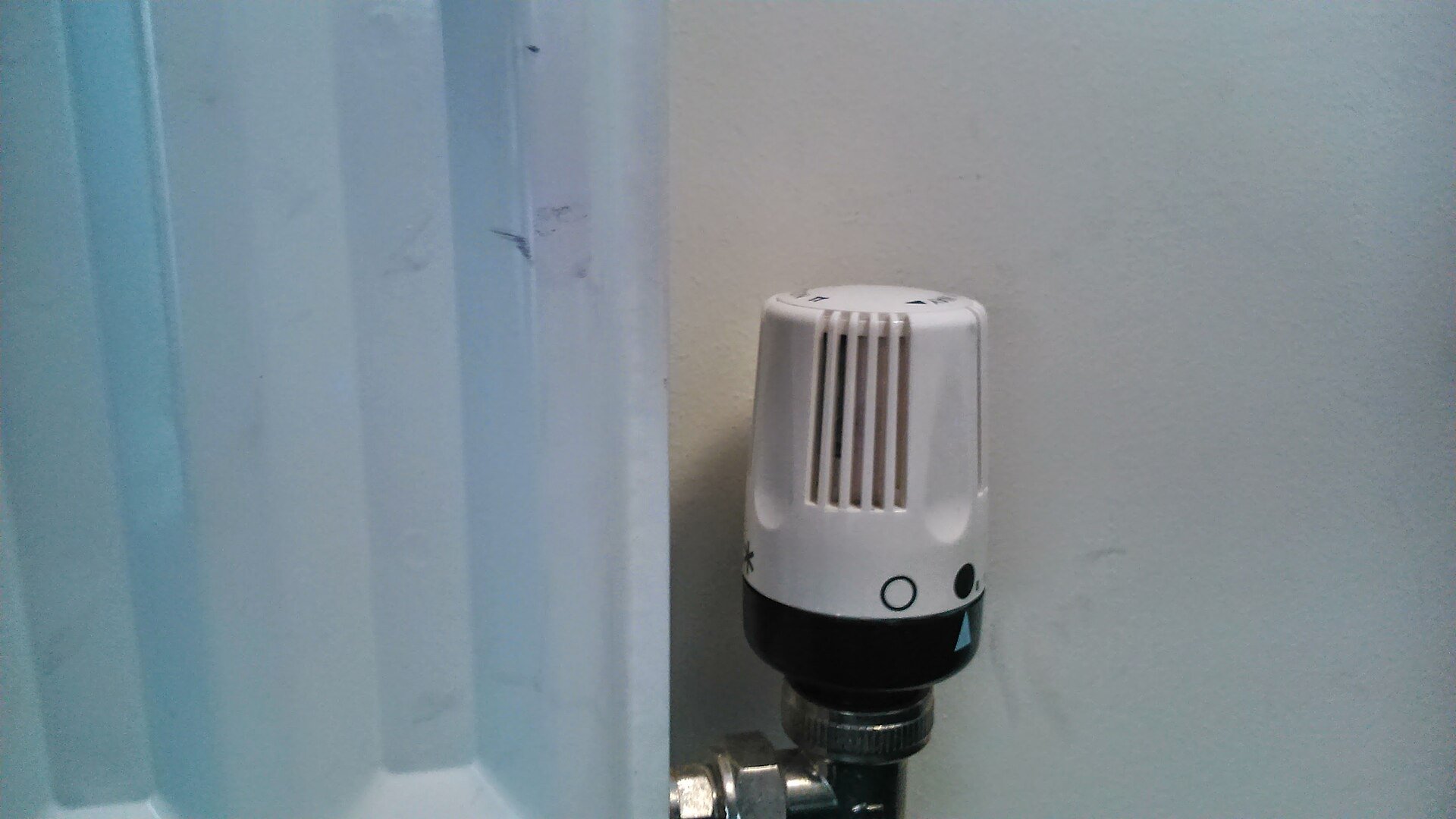 Illustrative photo for the heat & energy guide “Common Smart Heating Mistakes That Cost You Money [2026]”