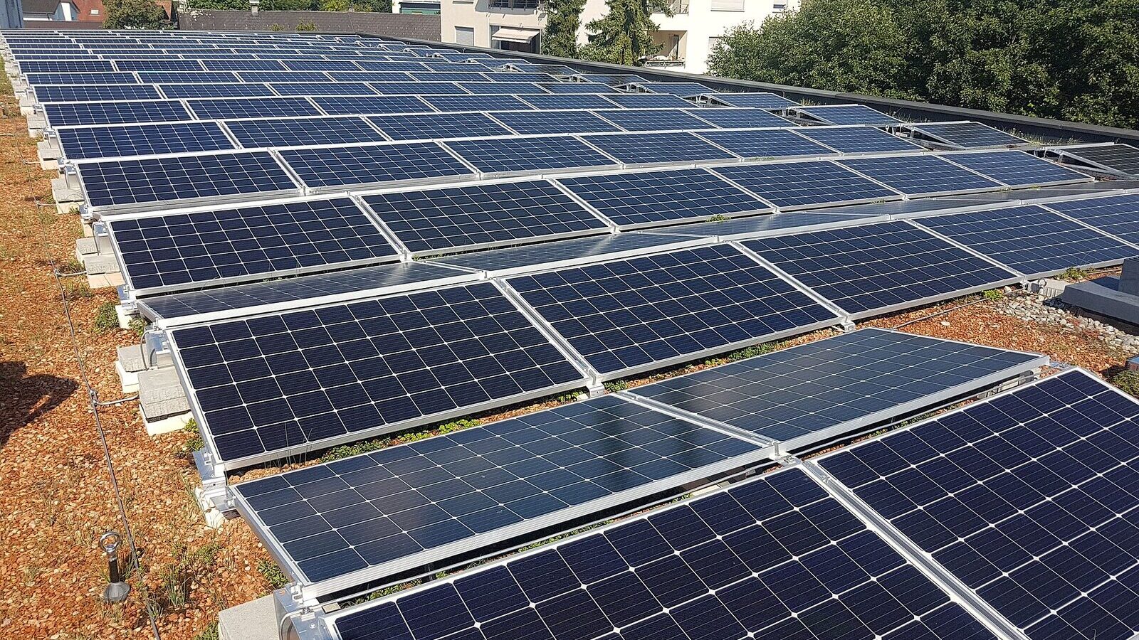 Photovoltaic solar array mounted on a building