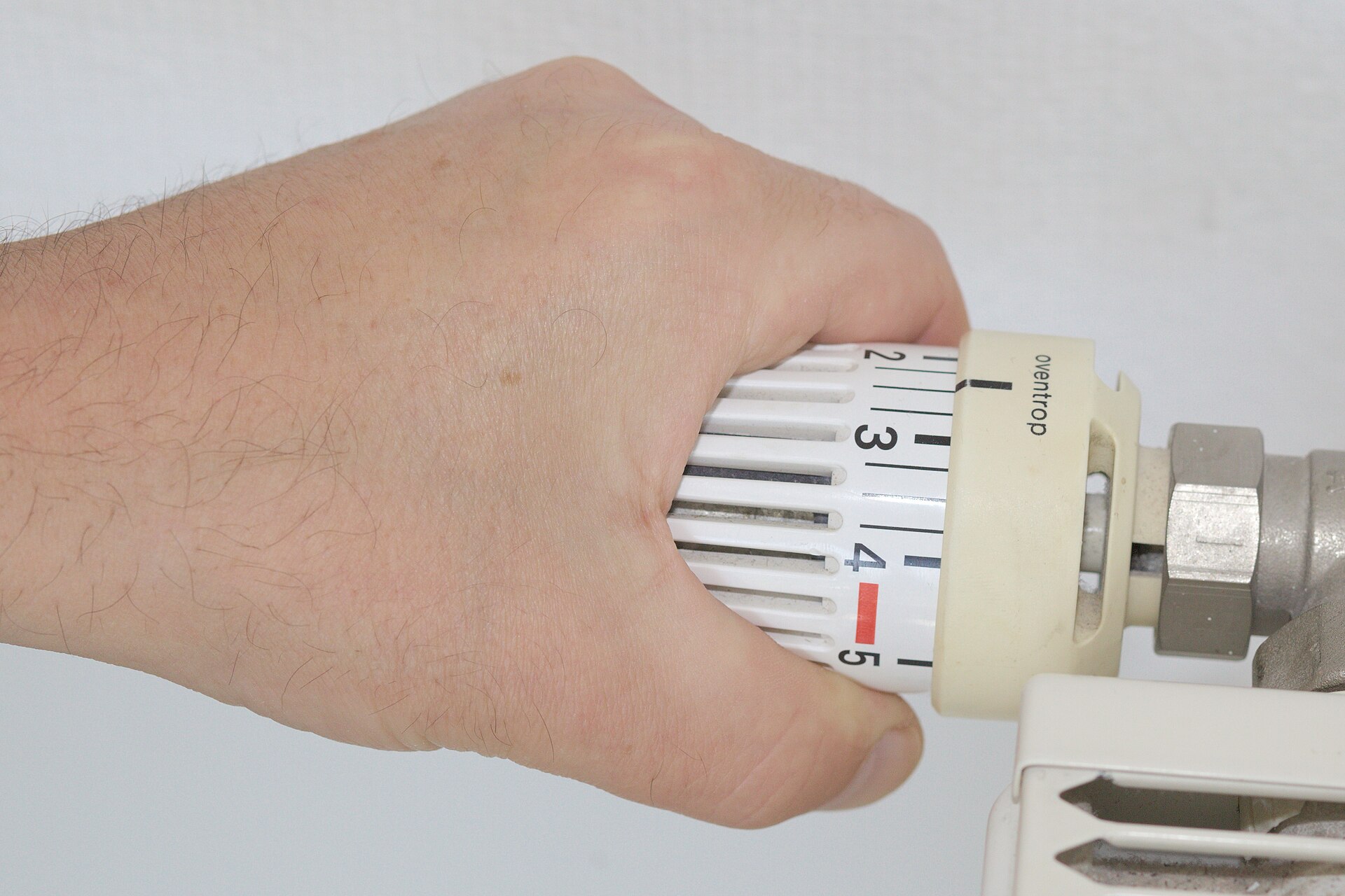 Illustrative photo for the heat & energy guide “How Much Does a Smart Thermostat Save in the UK? [2026]”