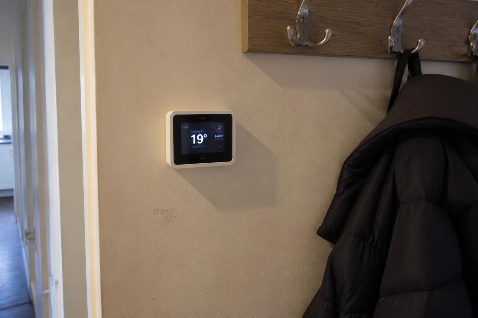 Illustrative photo for the heat & energy guide “What Is a Smart Thermostat? UK Beginner's Guide [2026]”